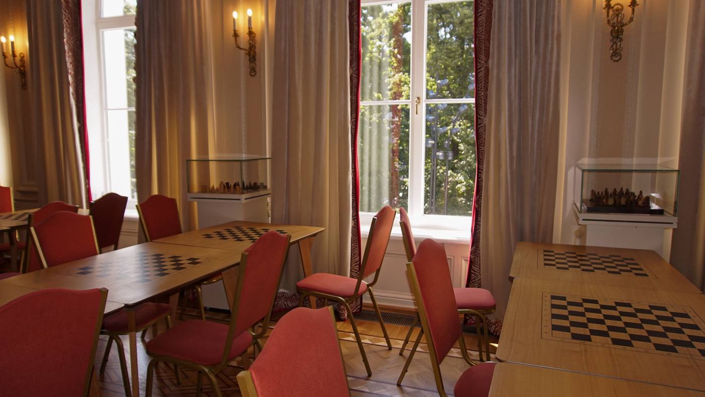 Playing in a tournament at the Russian Chess School in Moscow