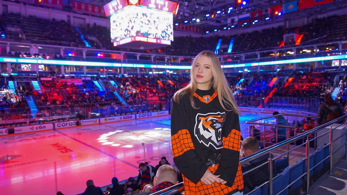 Cheering for Amur, Khabarovsk’s hockey team